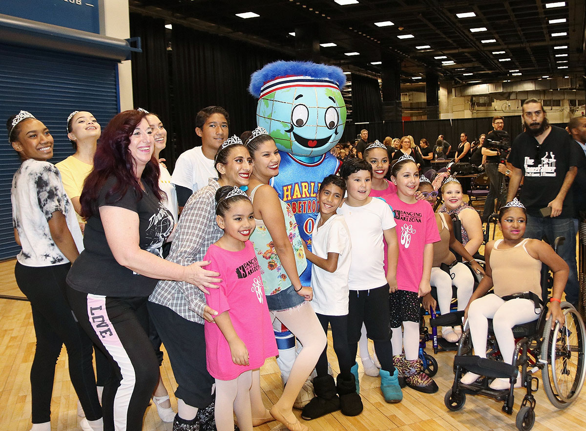 GLENDALE – Harlem Globetrotters at Gila River Arena - Raising Arizona Kids  Magazine